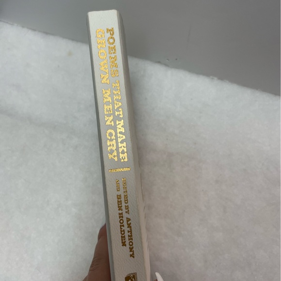 Poems That Make Grown Men Cry edited by Anthony and Ben Holden - Picture 6 of 6